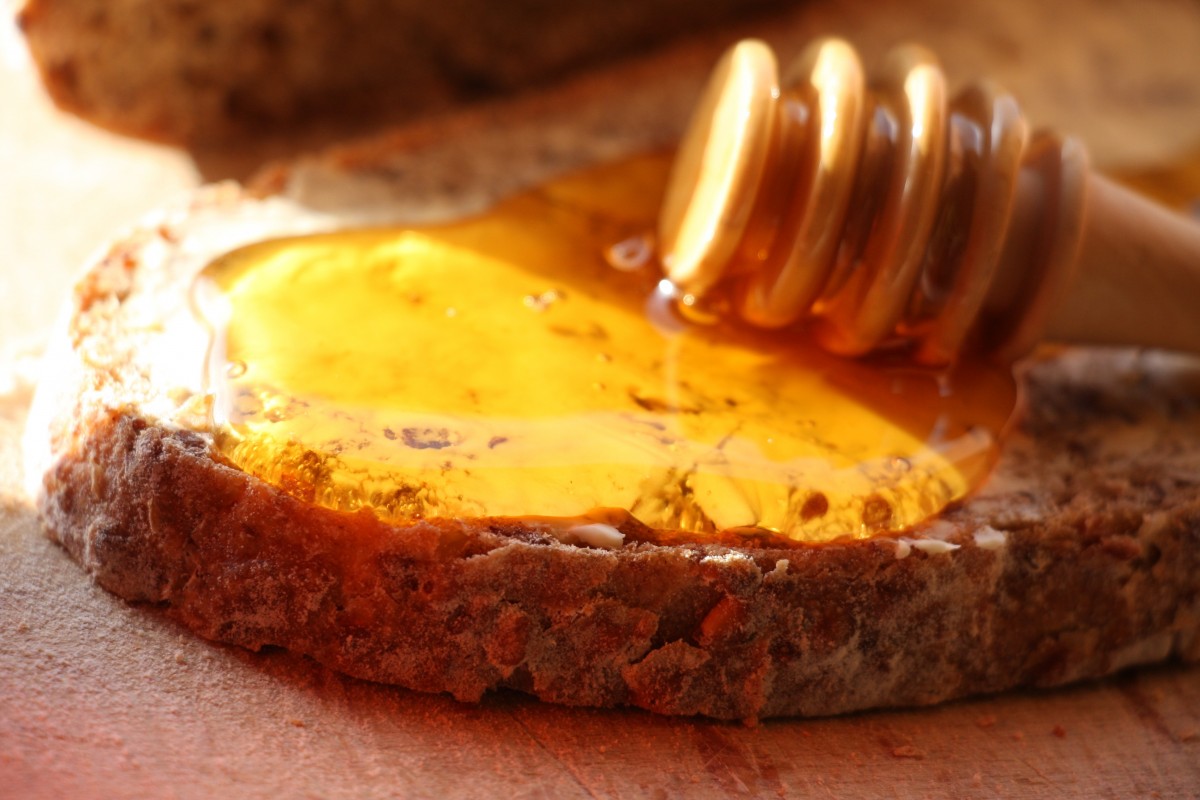 🍯 La Miel: El Oro Líquido que Tu Cuerpo (y Tu Vida) Necesitan